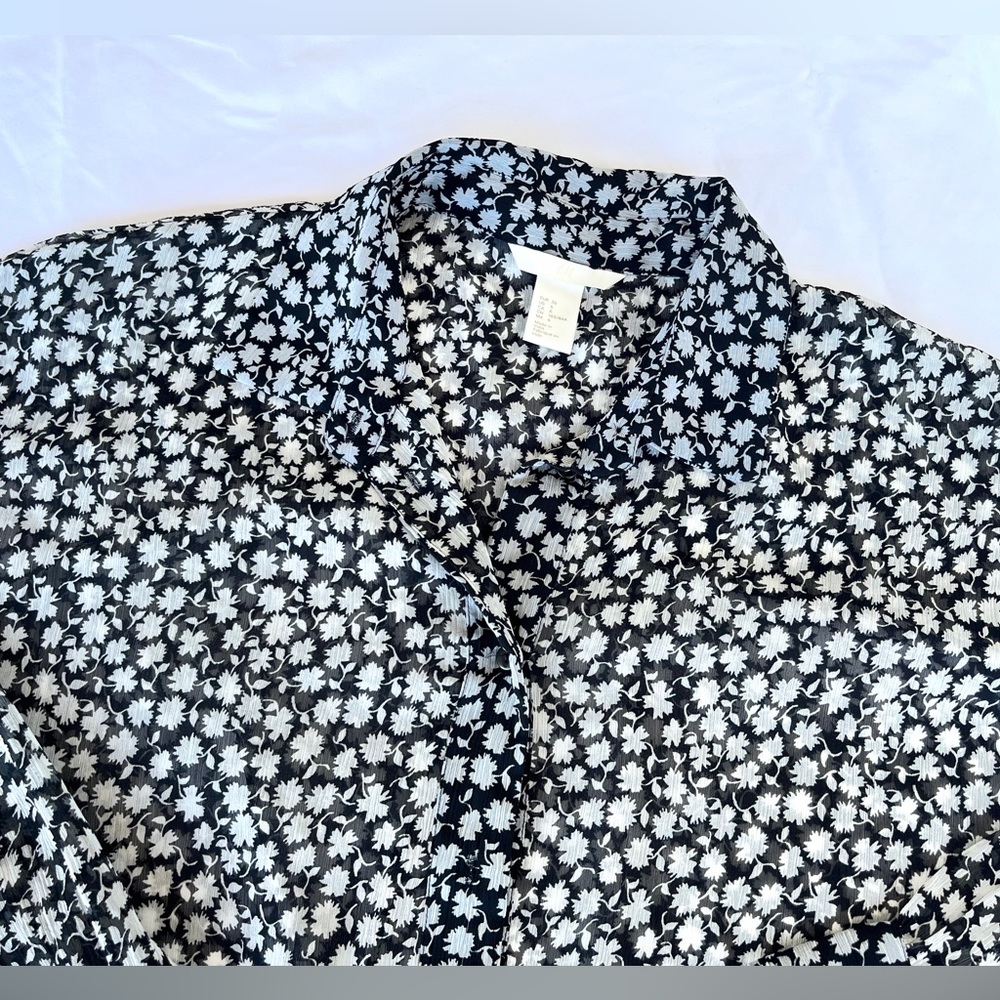 ✨ SALE ✨ H&M | Flowy Floral Shirtdress - Picture 7 of 16